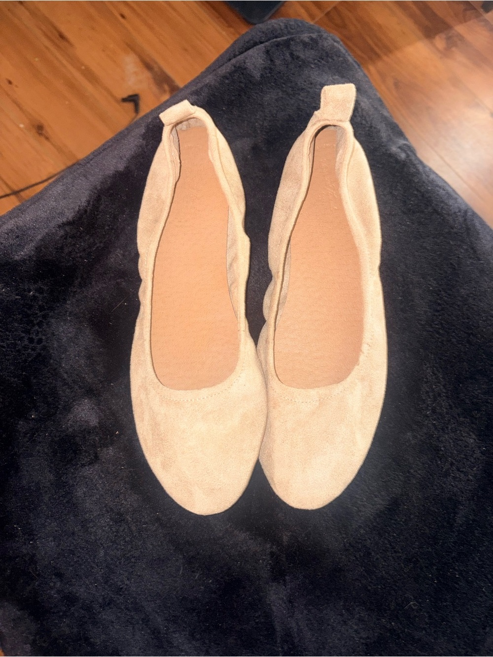 Universal Thread - Classic Women's Suede Ballet Flats in Beige Size 10 New !!